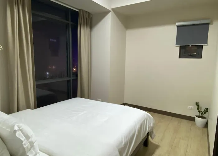 Gentry Manor 1br With Balcony Near Okada - 6a *