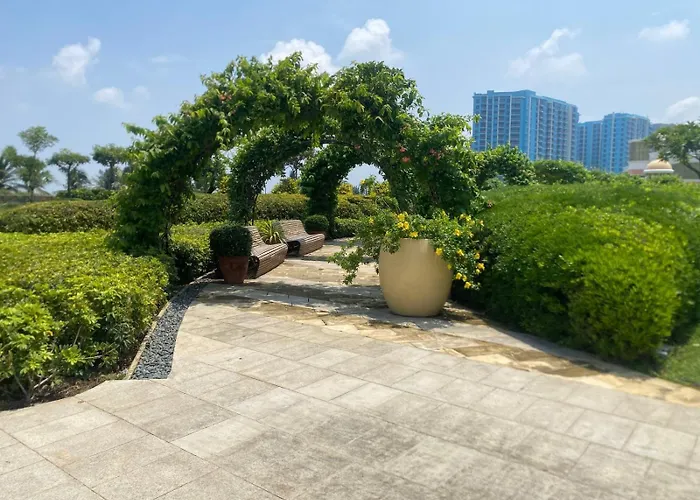 Gentry Manor 1br With Balcony Near Okada - 6a *