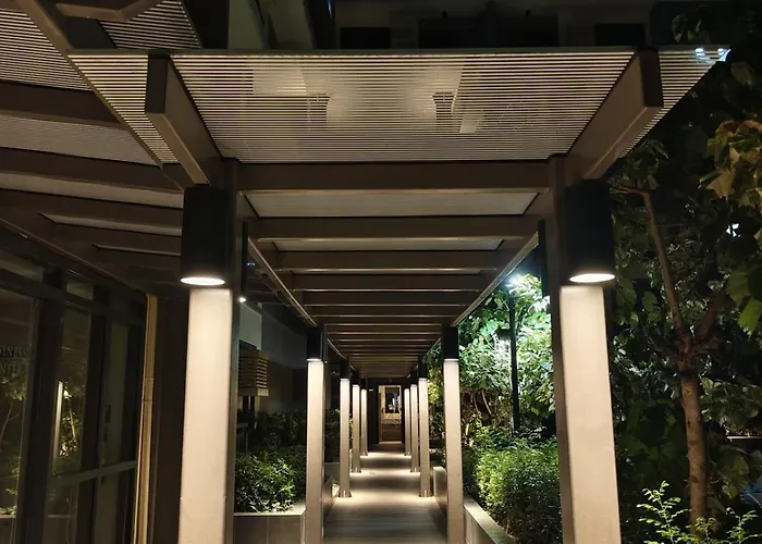 Gentry Manor 1br With Balcony Near Okada - 6a *